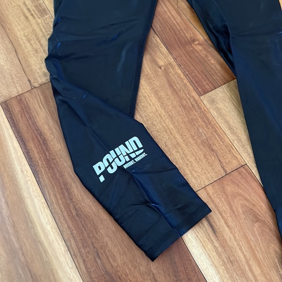 Pound Rockout Workout Shiny Leggings - Picture 2 of 7